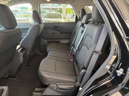 Used 2025 Nissan Pathfinder SV image 25