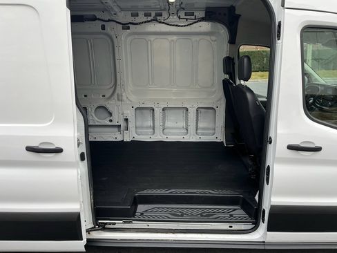 Used 2023 Ford Transit 250 Medium Roof AWD image 26