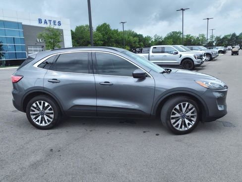 Used 2022 Ford Escape Titanium image 2