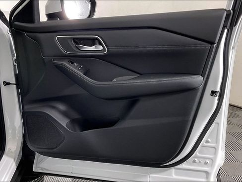 New 2026 Nissan Rogue Platinum AWD/4WD image 17