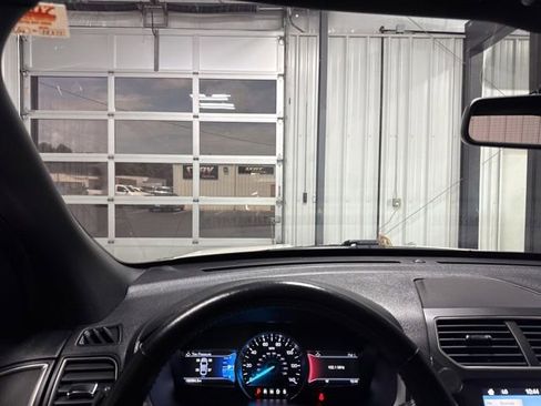 Used 2019 Ford Explorer XLT w/ Equipment Group 201A FWD image 9