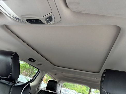 Used 2024 Chrysler Pacifica Limited FWD image 25