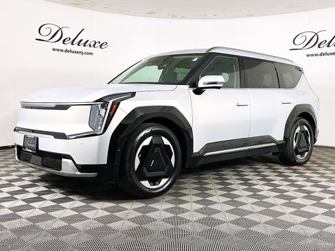 Used 2024 Kia EV9 Land AWD/4WD image 3