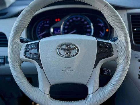 Used 2011 Toyota Sienna XLE w/ XLE Navigation Pkg image 15