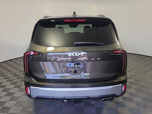 Used 2024 Kia Telluride SX w/ Towing Package FWD image 5