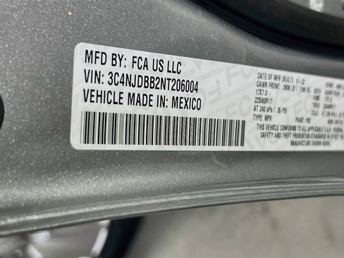 Used 2022 Jeep Compass Latitude AWD/4WD image 29