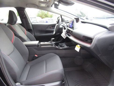 New 2026 Toyota Prius SE image 18