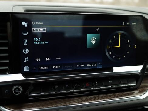 Used 2023 Chevrolet Silverado 1500 LT image 13