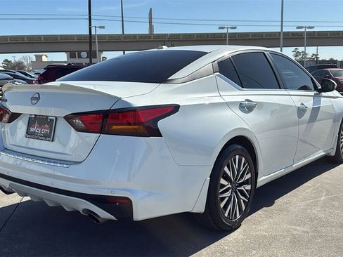 Used 2023 Nissan Altima 2.5 SV w/ SV Premium Package image 7
