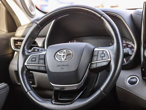 Certified 2020 Toyota Highlander Limited AWD/4WD image 16