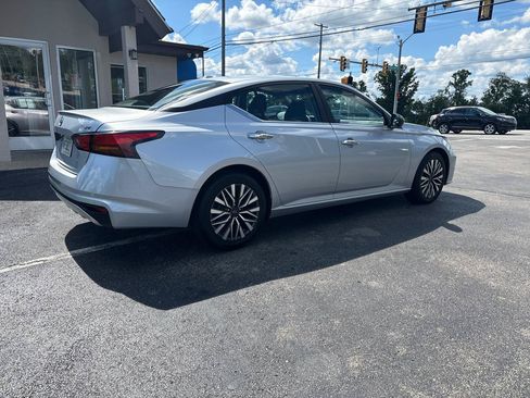 Used 2024 Nissan Altima 2.5 SV FWD image 5