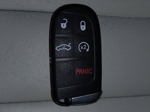 Used 2016 Chrysler 200 C w/ Premium Lighting Group FWD image 32