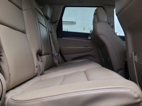 Used 2017 Jeep Grand Cherokee Limited RWD image 19