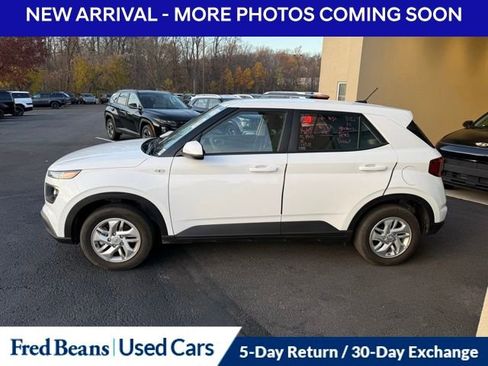Certified 2024 Hyundai Venue SE image 6