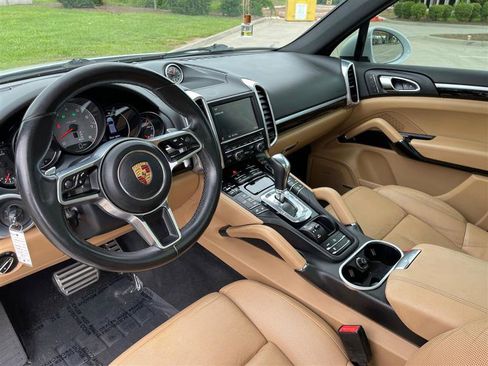 Used 2015 Porsche Cayenne S image 96