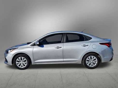 Used 2021 Hyundai Accent SE image 3