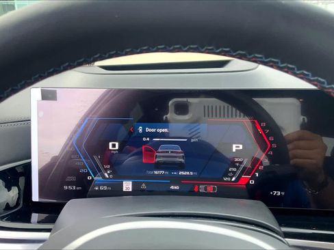 Used 2025 BMW X6 M Competition w/ Executive Package image 23