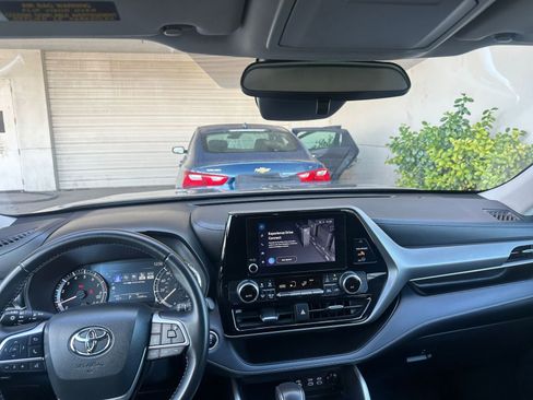 Used 2025 Toyota Highlander LE image 34