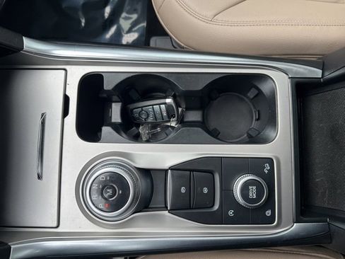 Used 2020 Ford Explorer XLT w/ Equipment Group 202A image 12