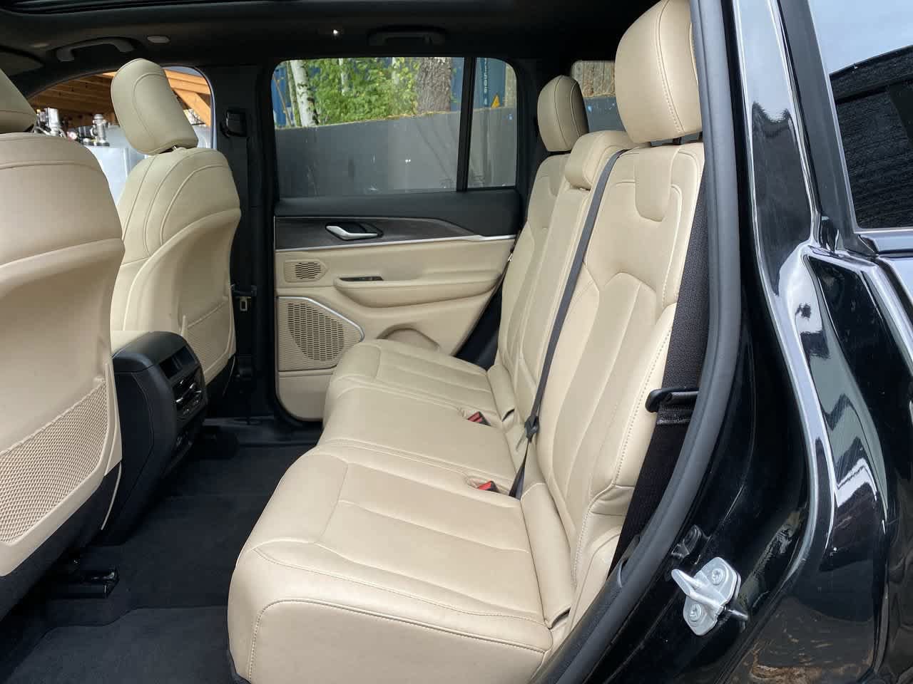 Used 2024 Jeep Grand Cherokee Limited 4xe AWD/4WD image 16