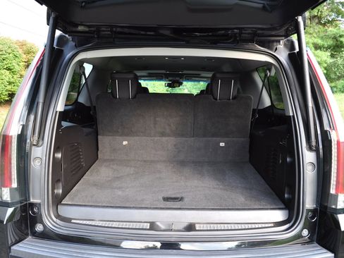 Used 2015 Cadillac Escalade ESV Luxury image 32