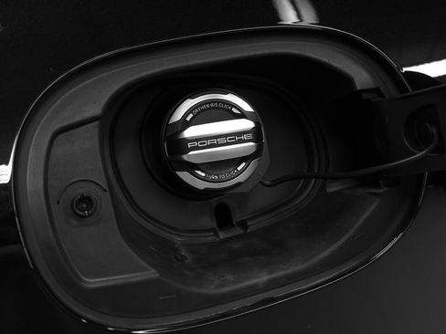 Certified 2022 Porsche Macan AWD/4WD image 17