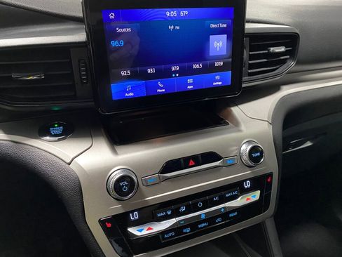 Used 2021 Ford Explorer XLT image 9