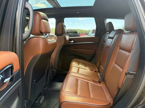 Used 2020 Jeep Grand Cherokee Overland AWD/4WD image 24