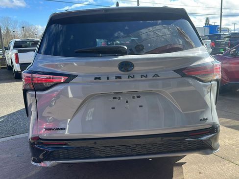 Used 2025 Toyota Sienna XSE w/ XSE Plus Package image 15