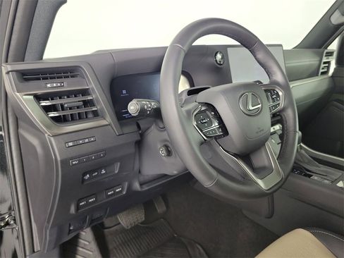 Used 2025 Lexus GX 550 image 15