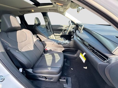 Certified 2026 INFINITI QX60 Luxe w/ Cargo Package FWD image 32