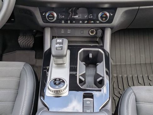 Used 2025 Mitsubishi Outlander AWD image 18