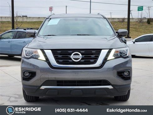 Used 2020 Nissan Pathfinder SV image 2
