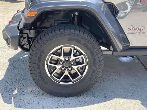 New 2025 Jeep Gladiator Rubicon w/ Convenience Group image 39