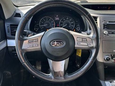 Used 2011 Subaru Outback 2.5i Premium image 8