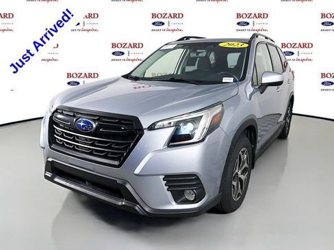 Used 2023 Subaru Forester Premium AWD/4WD image 2