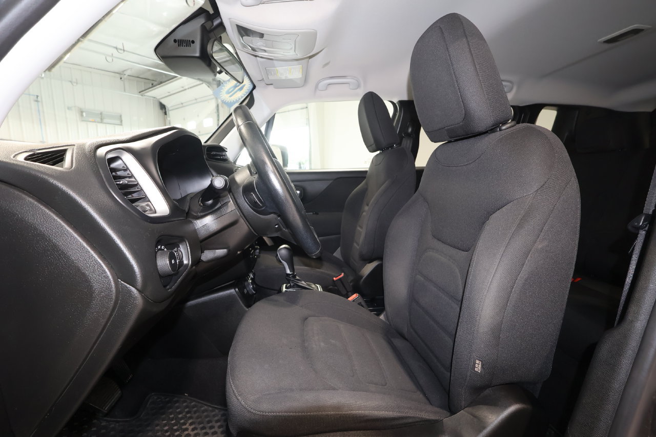 Used 2018 Jeep Renegade Latitude w/ Cold Weather Group AWD/4WD image 13