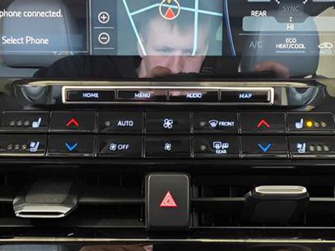 Used 2022 Toyota Highlander Limited image 21