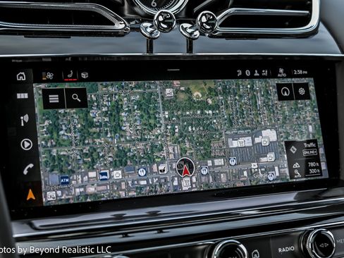 Used 2023 Bentley Bentayga Plug-In Hybrid image 45