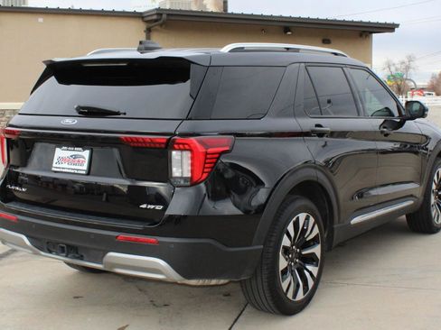 Used 2025 Ford Explorer Platinum w/ LUX Leather Package AWD/4WD image 28