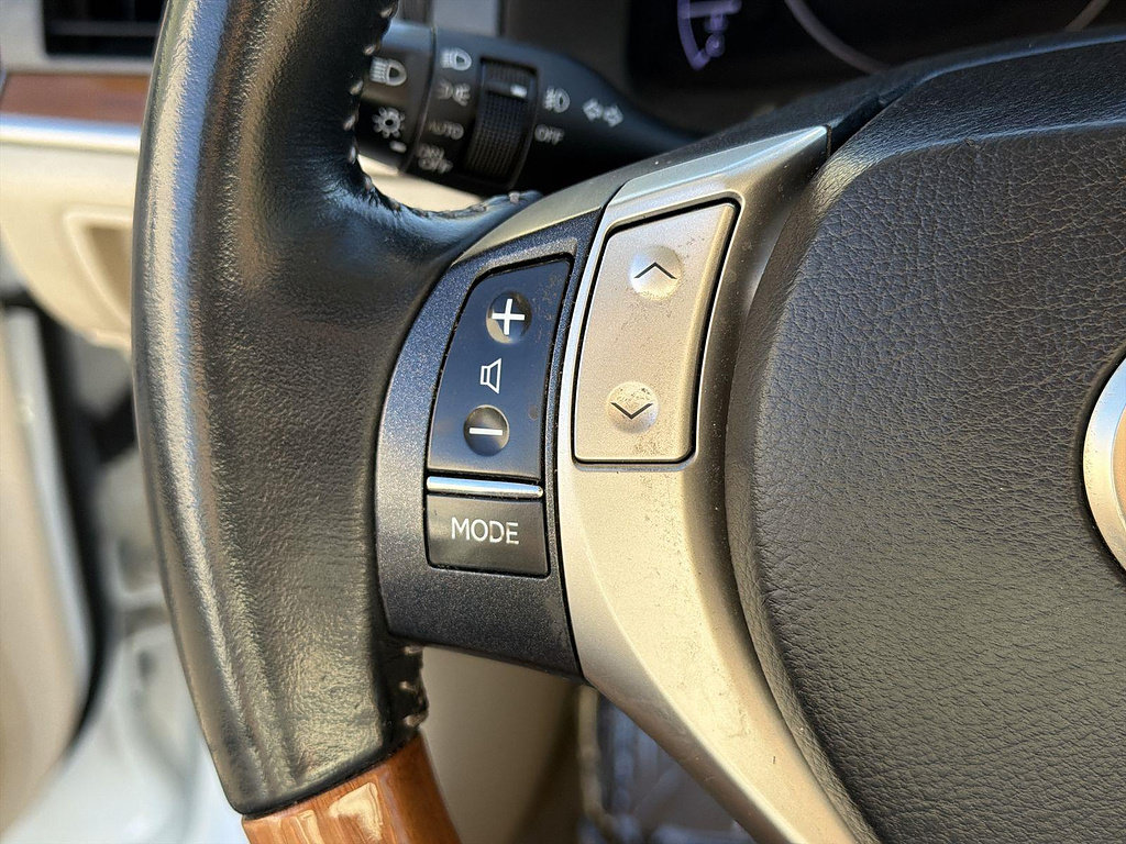 Used 2013 Lexus ES 300h w/ Premium Pkg FWD image 35
