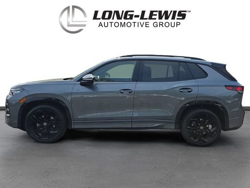 Certified 2026 Volkswagen Tiguan SE R-Line FWD image 2