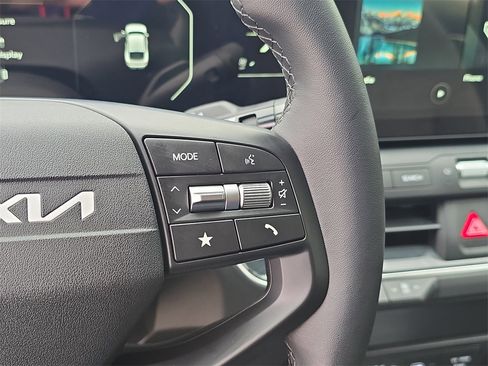 New 2025 Kia K4 EX image 33