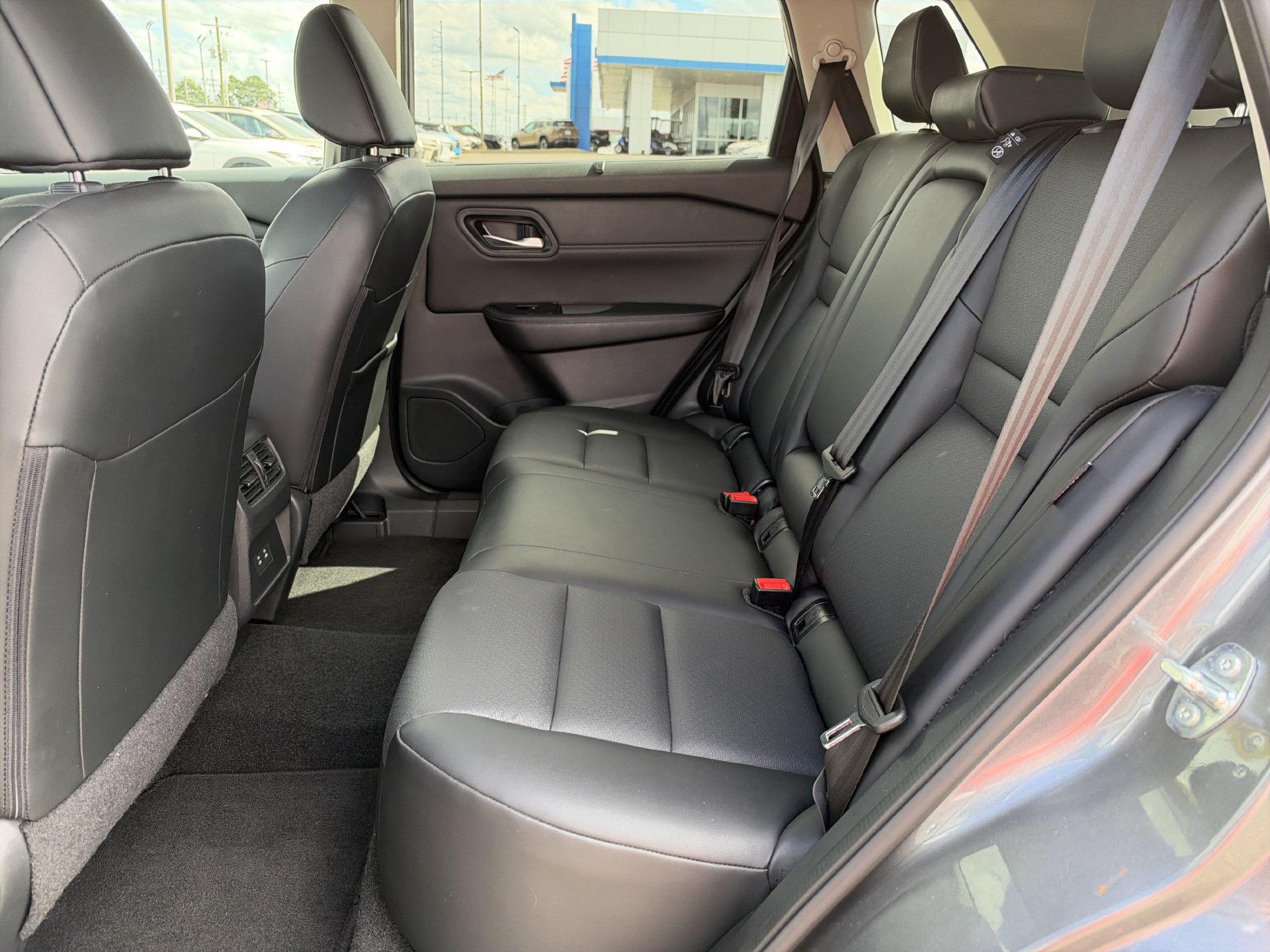 Used 2024 Nissan Rogue SV w/ SV Premium Package FWD image 11