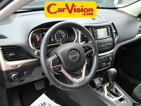 Used 2018 Jeep Cherokee Latitude w/ Safety Group image 16