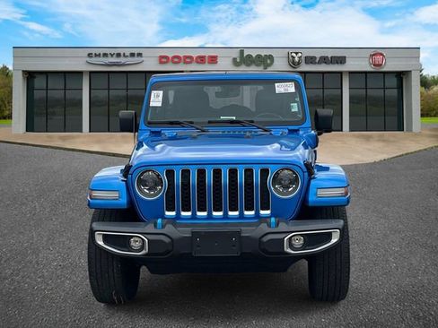 Used 2023 Jeep Wrangler Unlimited Sahara w/ Cold Weather Group AWD/4WD image 8