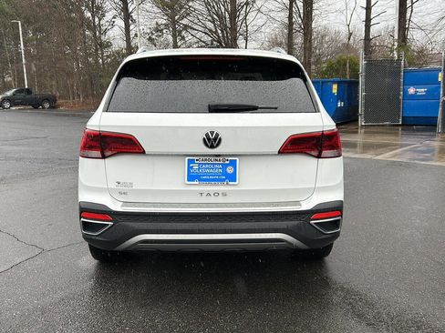 Used 2023 Volkswagen Taos SE w/ Panoramic Sunroof Package image 5