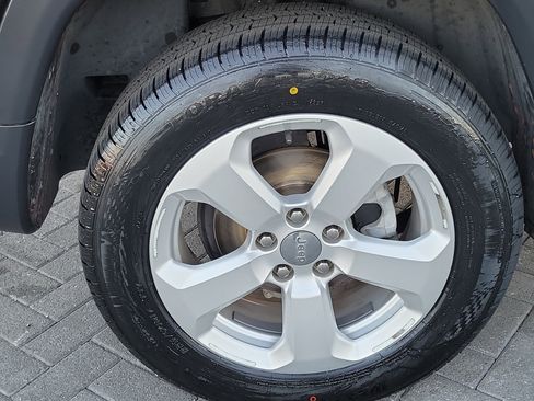 Used 2018 Jeep Compass Latitude w/ Popular Equipment Group image 24