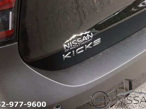 New 2026 Nissan Kicks SR w/ SR Premium Package FWD image 8