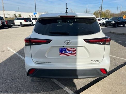 Used 2024 Toyota Highlander LE image 4